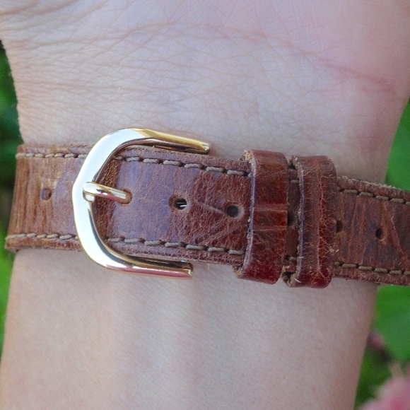 Genuine Leather Focus Japan Movement Women's Watch *Damaged, Works/Needs Battery - Picture 4 of 7